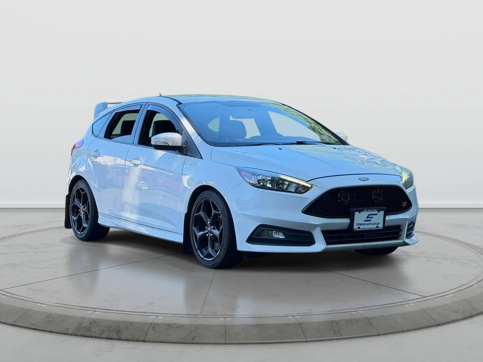 Used 2015 White Ford ST image 1