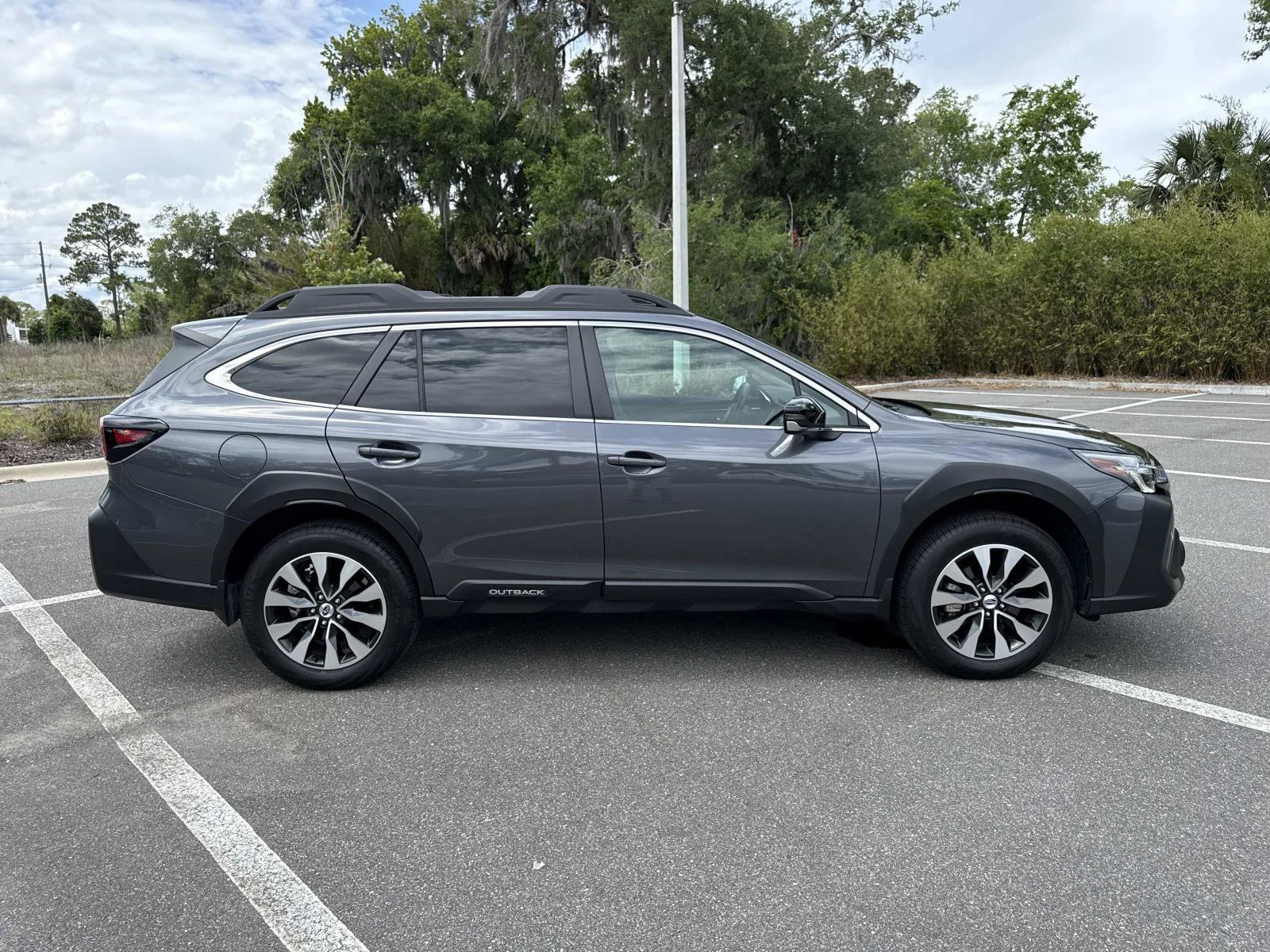 2025 Subaru Outback Limited's photo