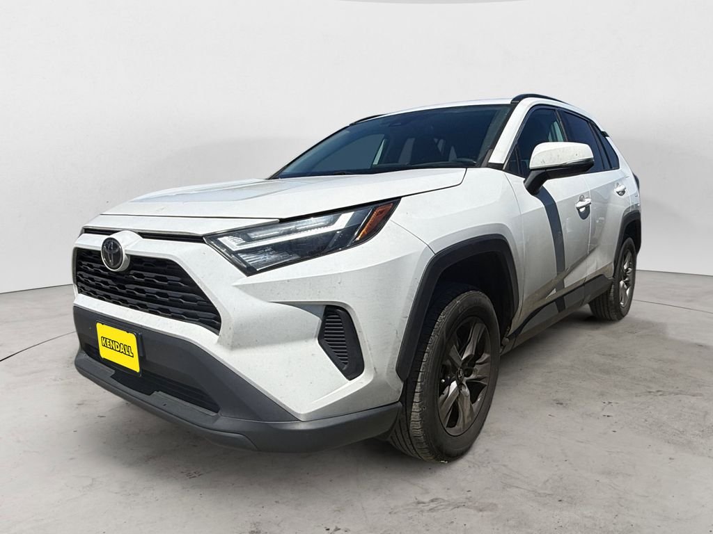 2022 Toyota RAV4 XLE AWD's photo