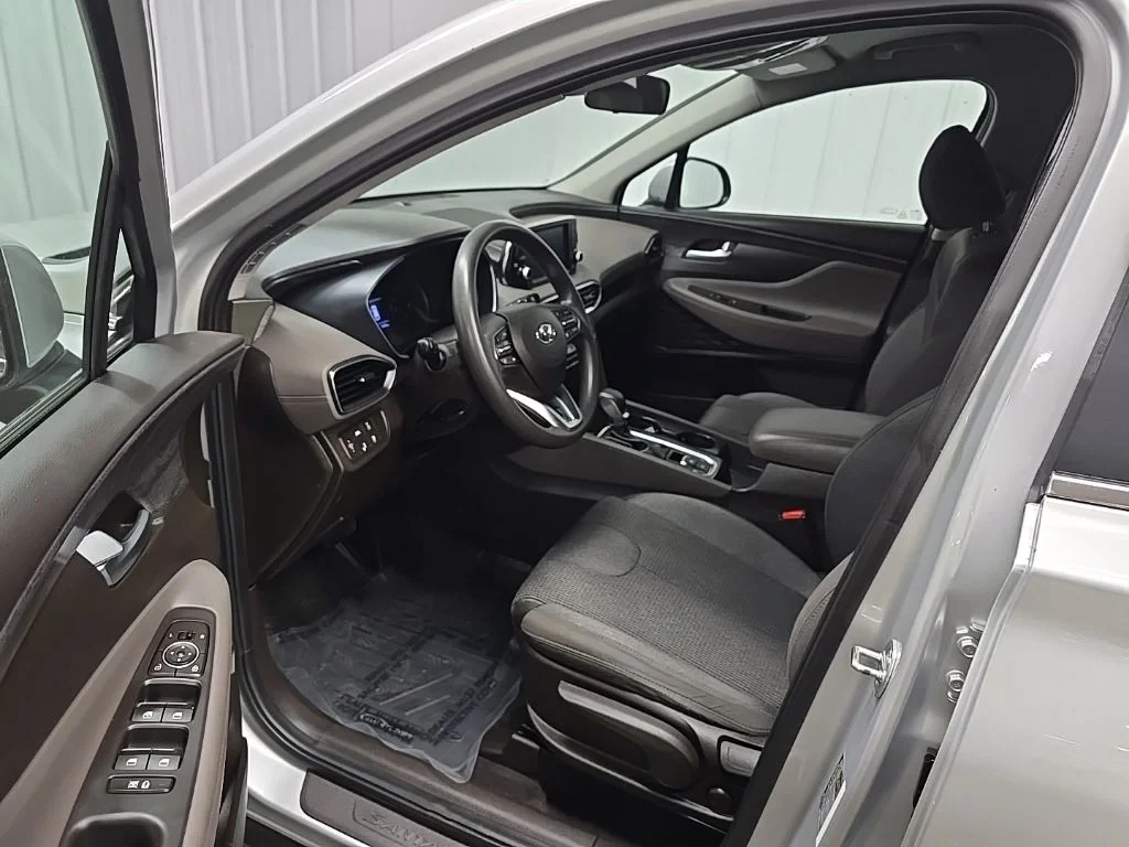 Used 2019 Silver Hyundai SE image 28
