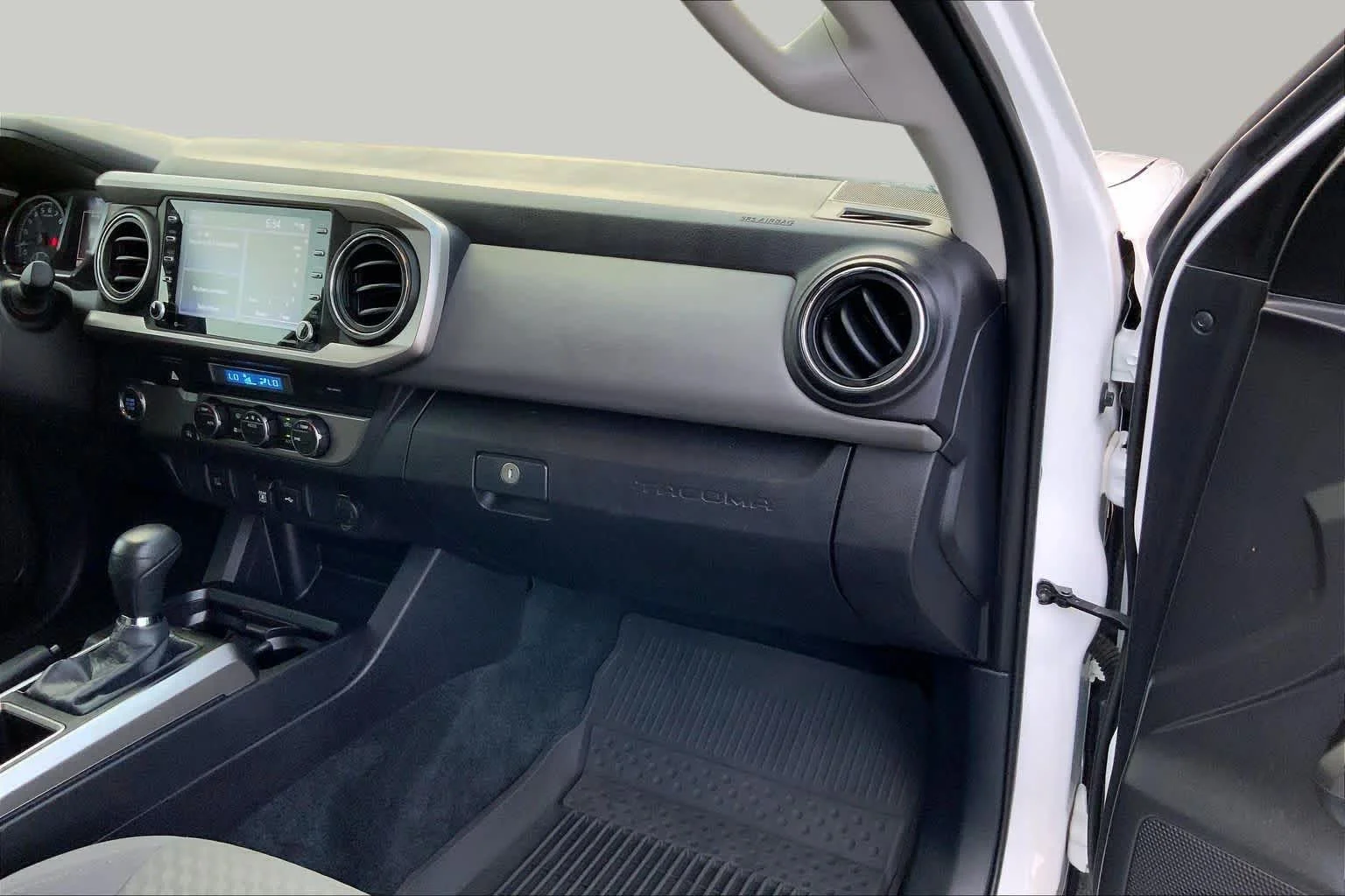 Used 2023 Ice Cap Toyota SR5 image 18