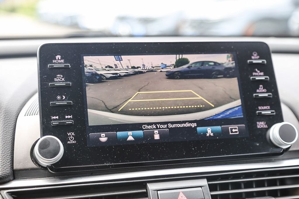 Used 2018 Platinum White Pearl Honda Touring image 23