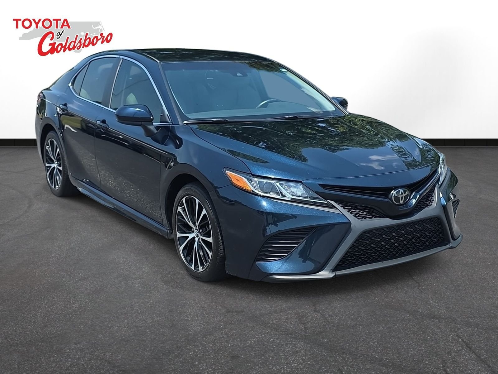 Used 2018 Blue Toyota SE image 3