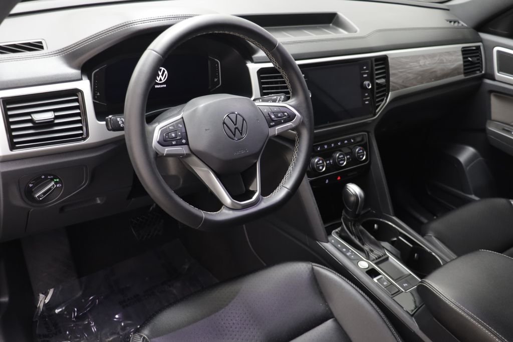 Used 2022 White Volkswagen 3.6L V6 SE w/Technology image 6