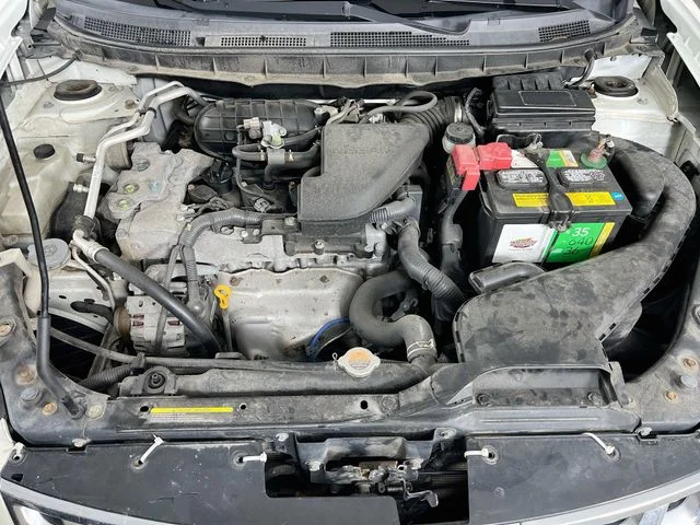 Used 2013 White Nissan SV image 27