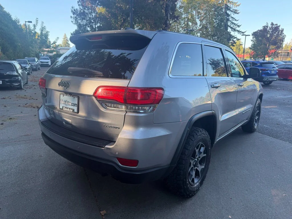 Used 2017 Billet Silver Metallic Jeep Laredo image 4