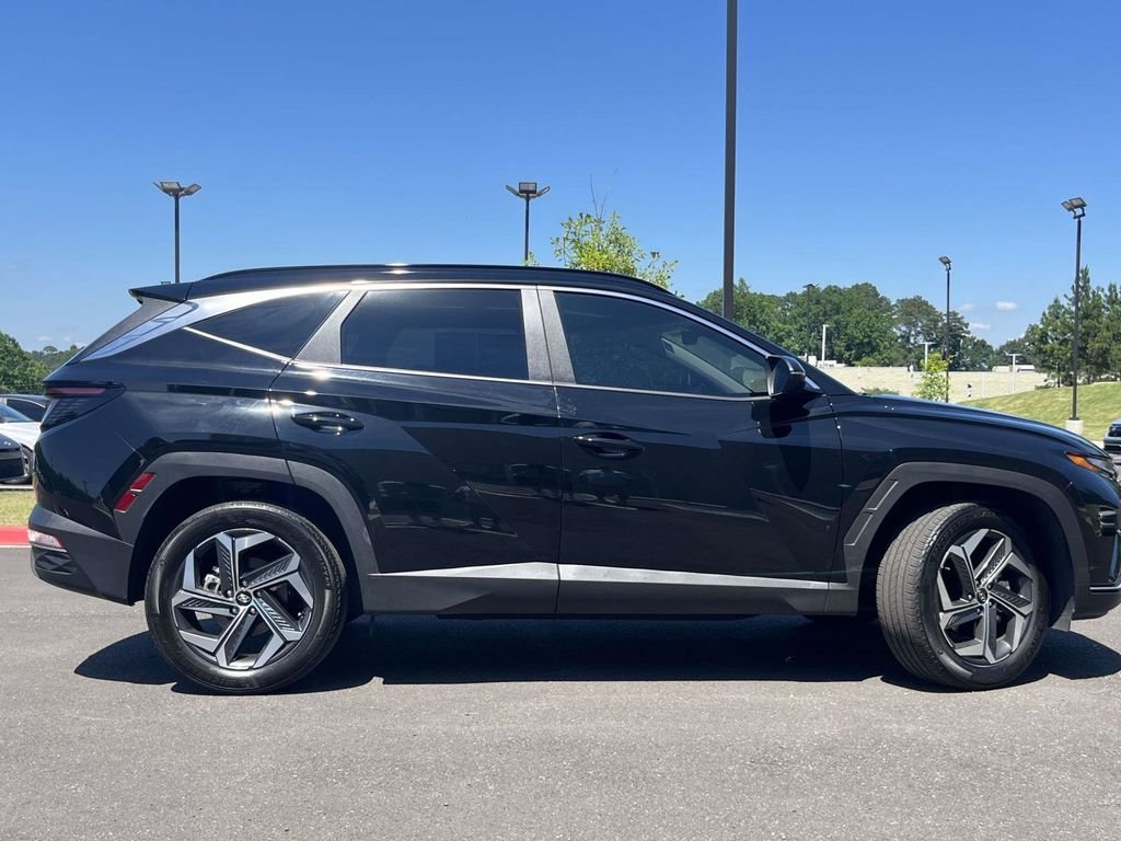 Used 2024 Black Hyundai SEL Convenience image 3