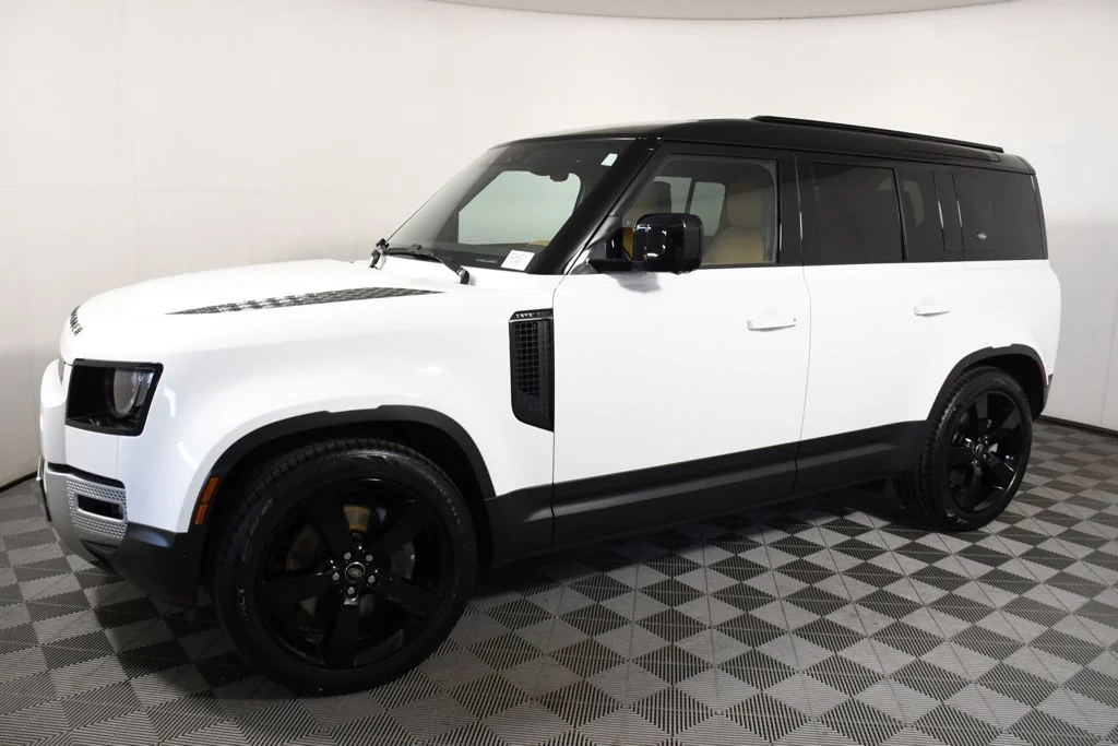 Used 2023 Fuji White Land Rover S image 2