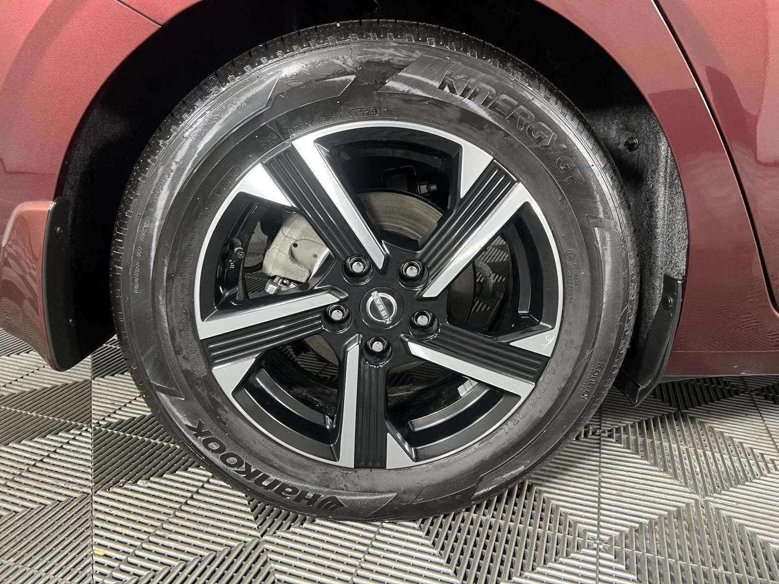 Used 2024 Rosewood Metallic Nissan SV image 7