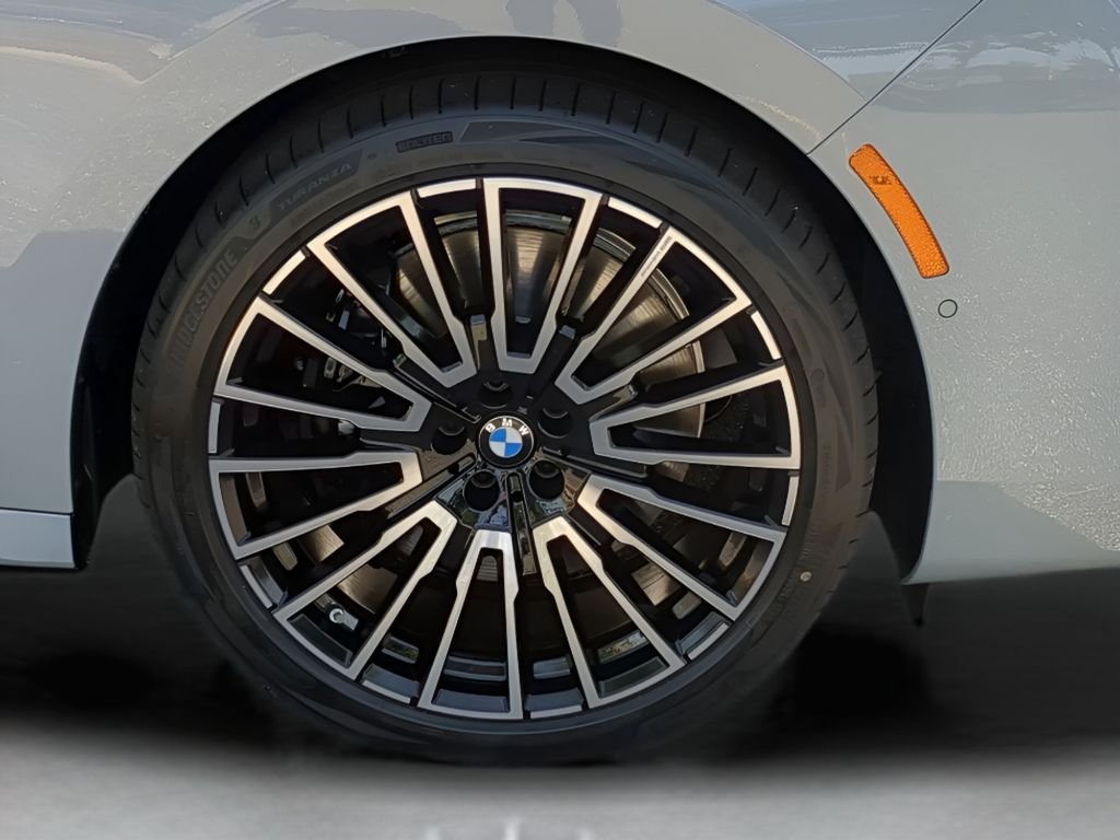 2025 BMW 7 Series 760i - Photo 11
