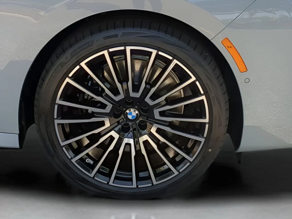 2025 BMW 7 Series 760i - Photo 11