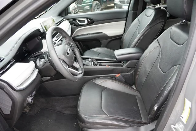 Used 2023 Gray Jeep Limited image 4