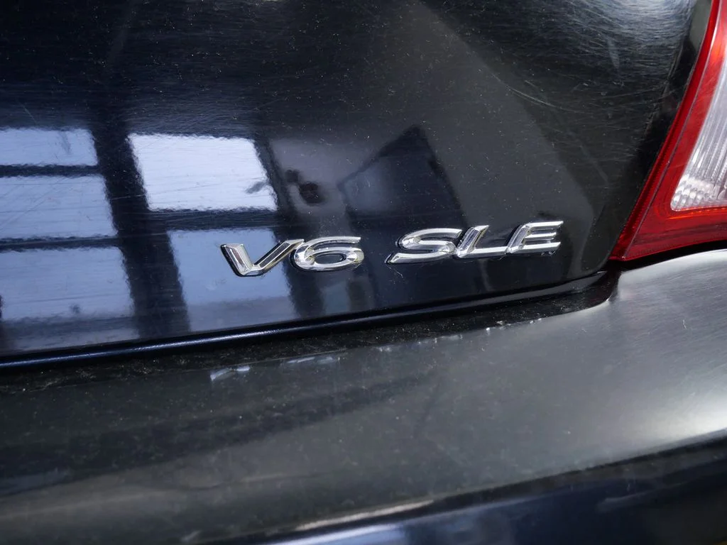 Used 2004 Black Toyota SLE image 11