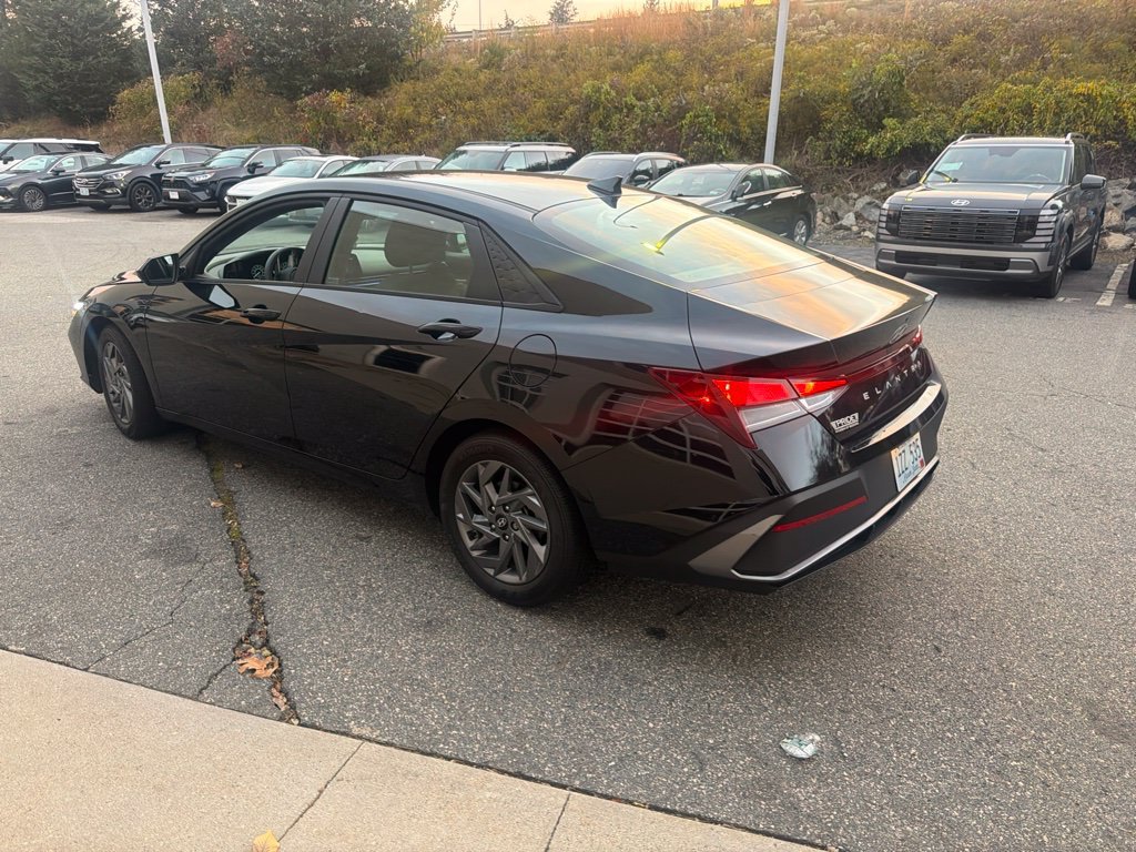 Used 2024 Black Hyundai SEL image 2