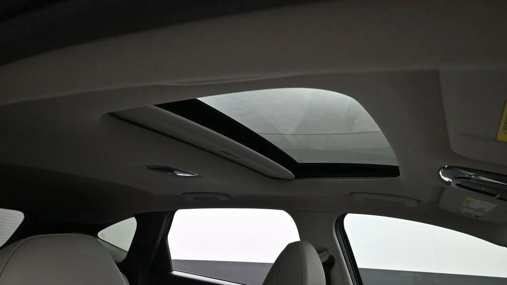 Used 2023 Silver Hyundai SEL image 19