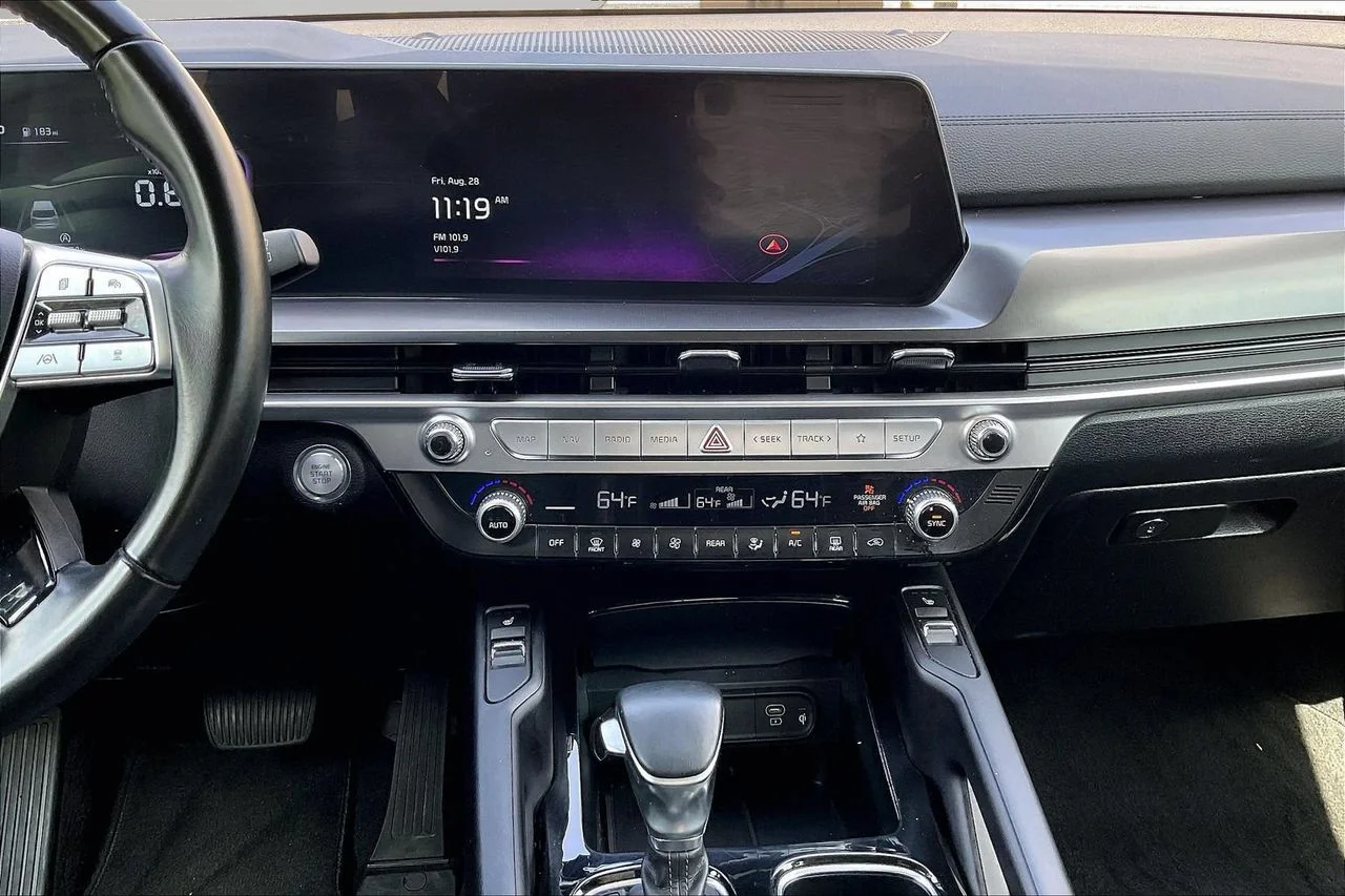 Certified Used 2025  Kia S image 12
