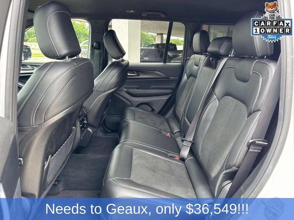 Used 2025 White Jeep Altitude image 32