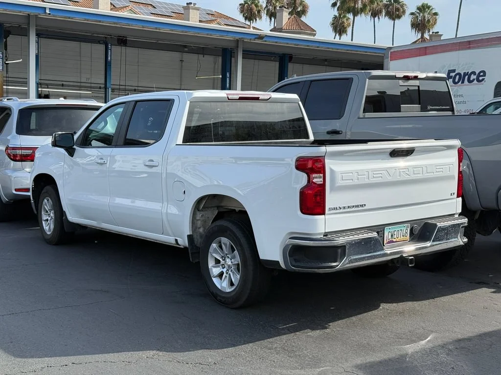 Used 2025 Summit White Chevrolet LT image 26
