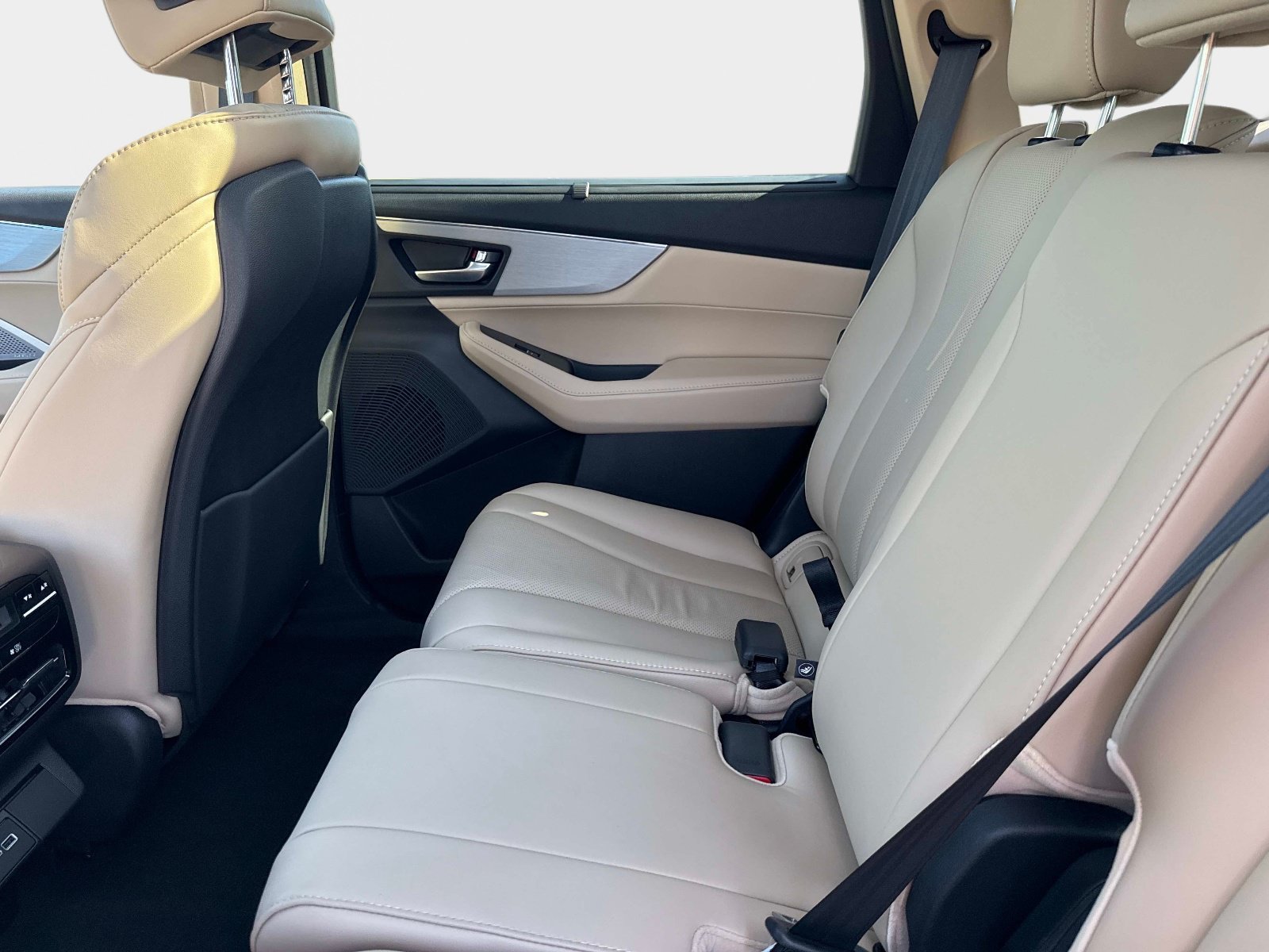 Used 2024 Platinum White Pearl Acura w/Technology Package image 13