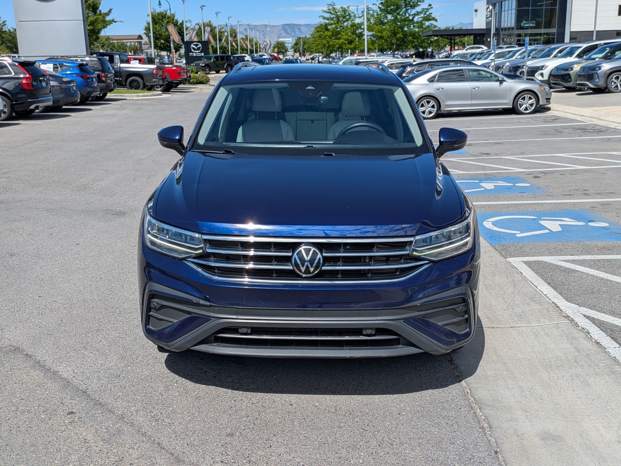 Used 2022 Atlantic Blue Metallic Volkswagen SE image 10