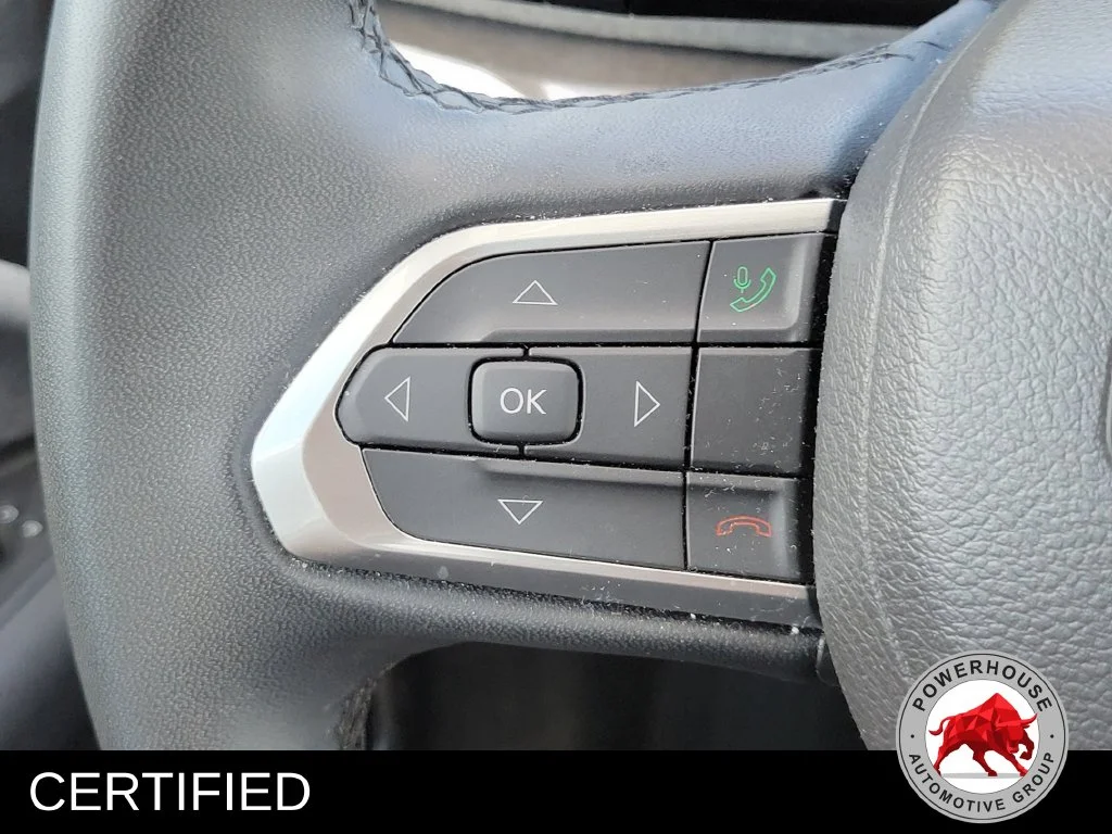 Used 2024 White Jeep Latitude image 28