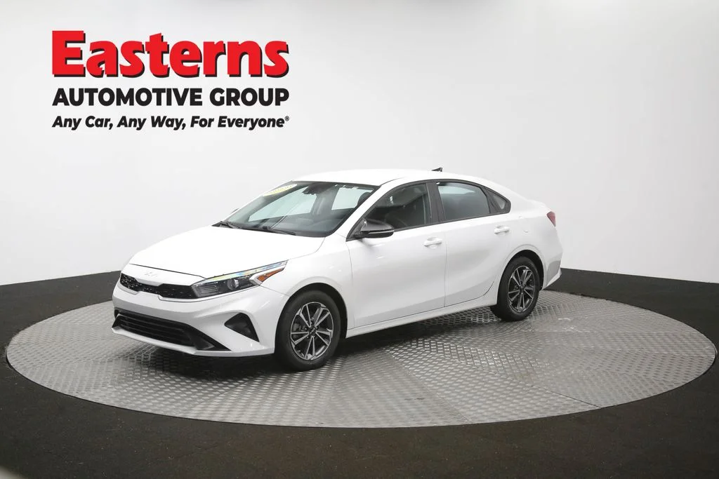 Used 2022 White Kia LXS image 55