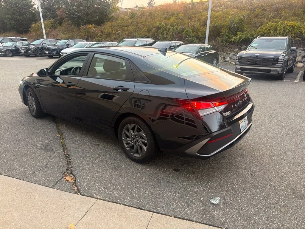 Used 2024 Abyss Black Hyundai SEL image 2