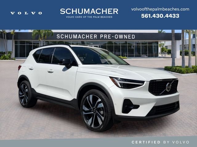2025 Volvo XC40 B5 Ultra Dark Theme