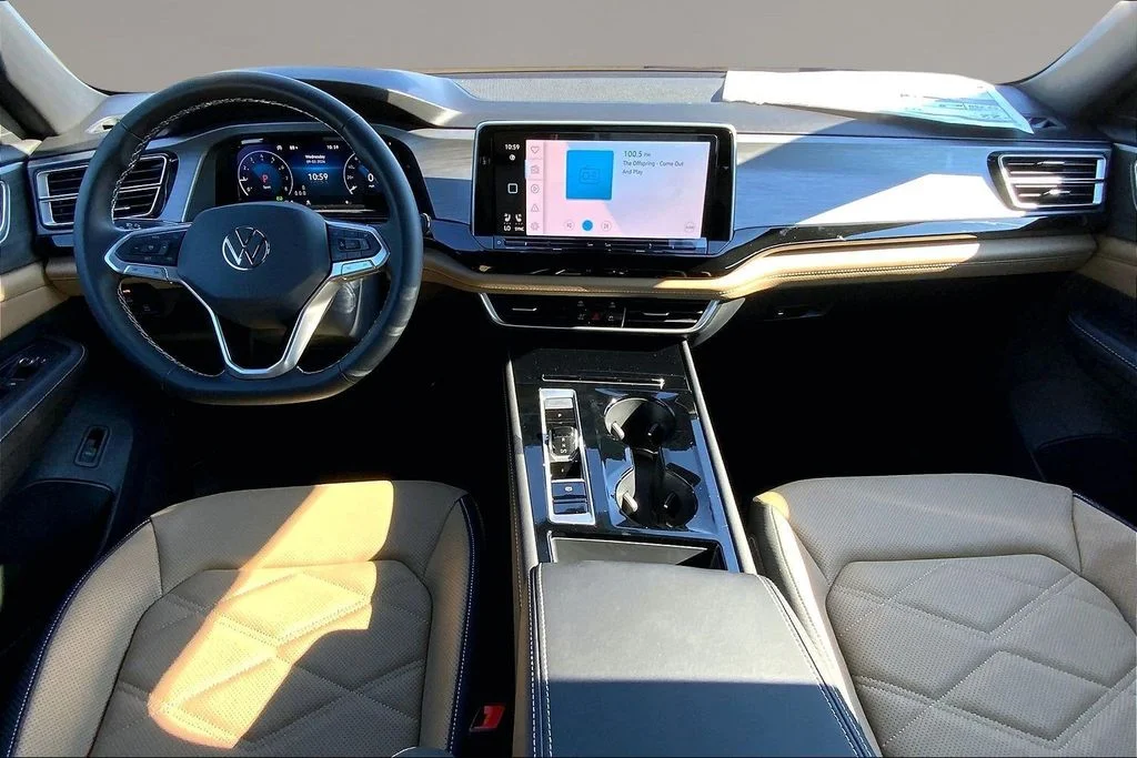 New 2026 Silver Mist Metallic Volkswagen 2.0T SE w/Technology image 5