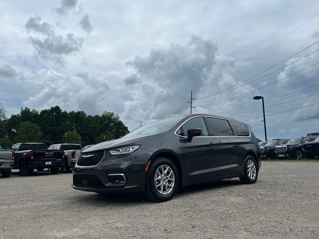 Used 2023 Crystal Metallic Chrysler Touring L image 2