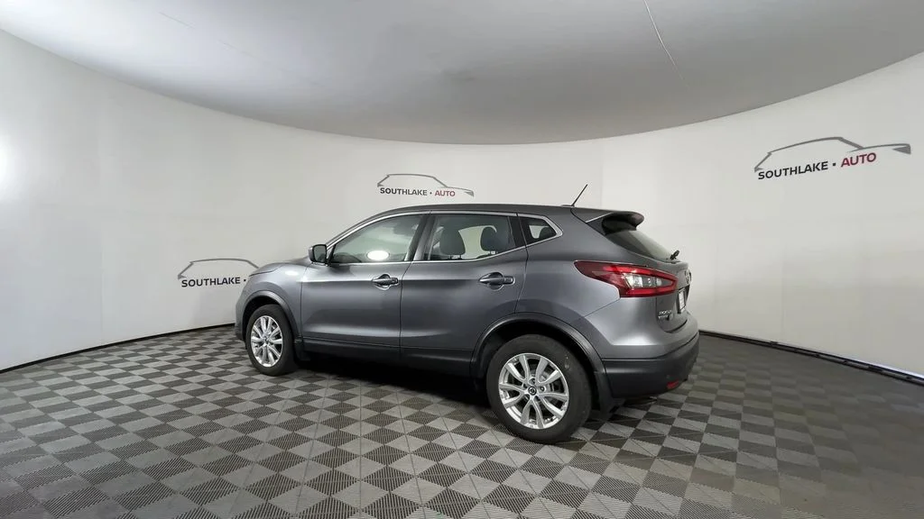 Used 2022 Gray Nissan S image 9