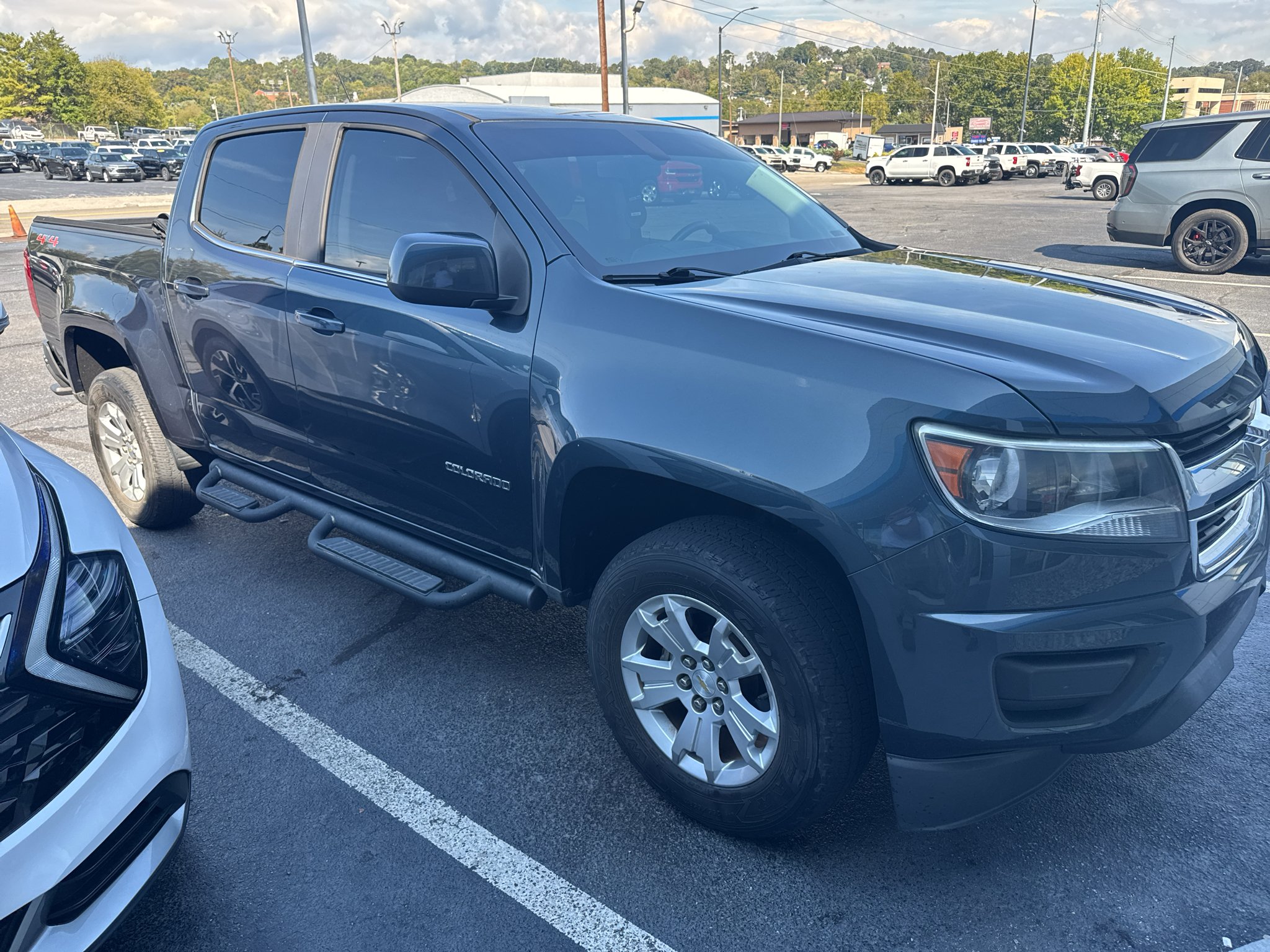 Used 2020 SHADOW GRAY METALLIC Chevrolet 4WD LT image 3