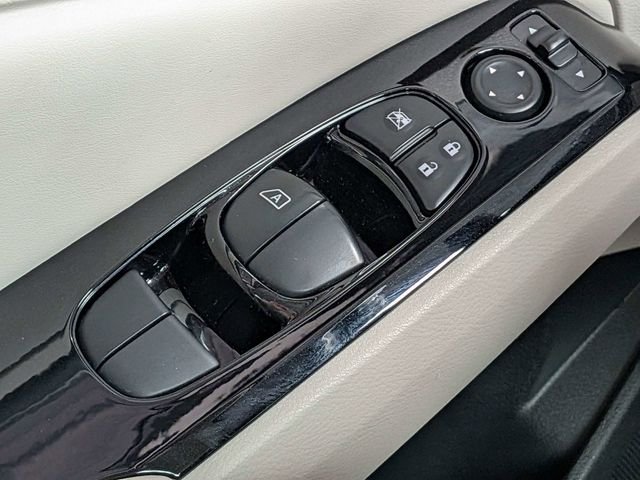 Used 2023 White Nissan 2.5 SV image 22