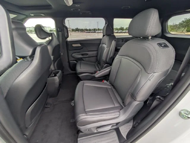 New 2027 White Kia S image 14