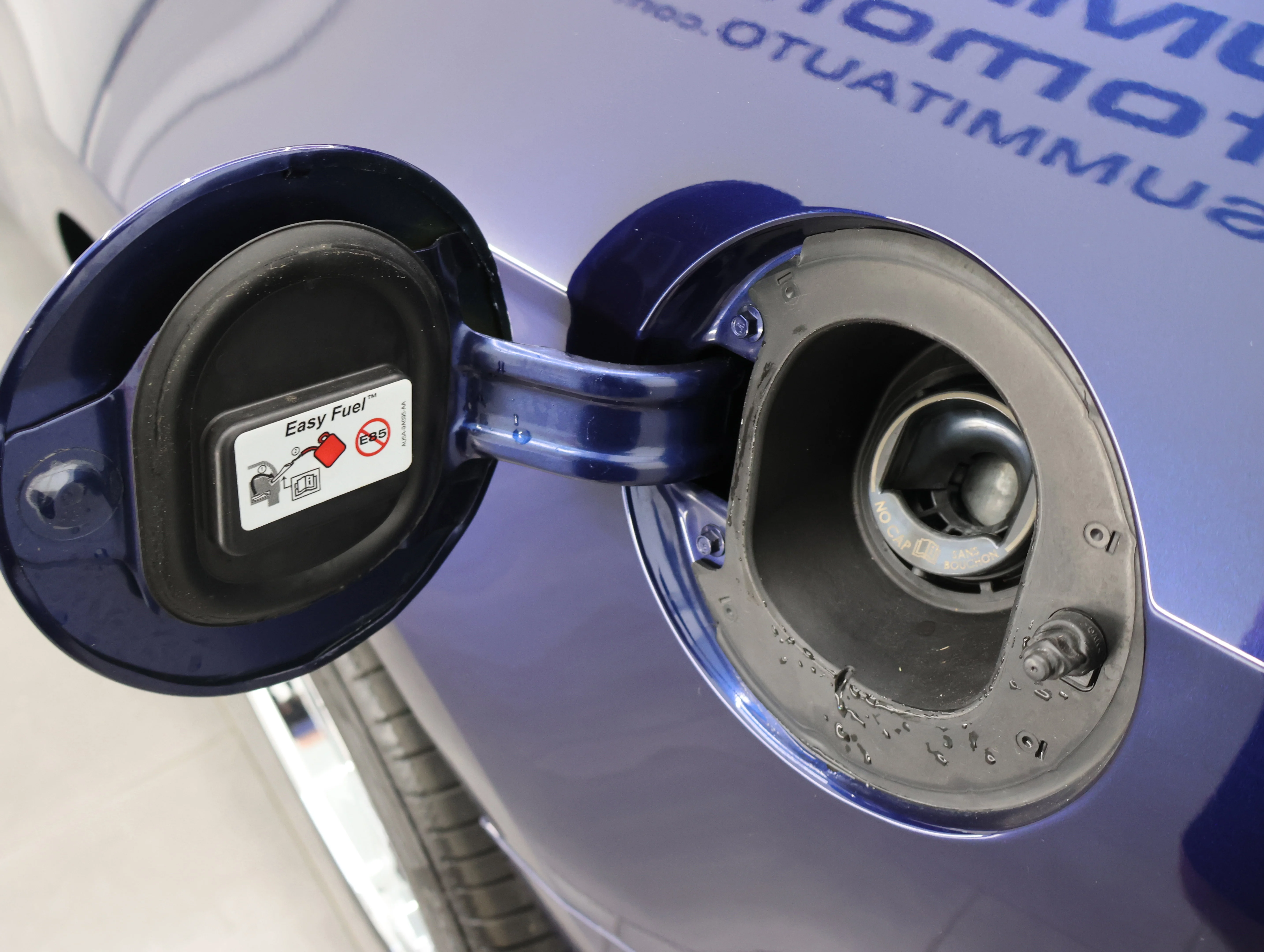 Used 2010 Kona Blue Metallic Ford GT Premium image 30
