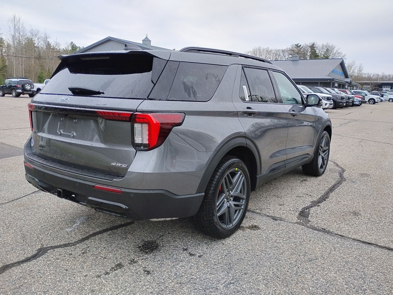 New 2026 Carbonized Gray Metallic Ford ST-Line image 8