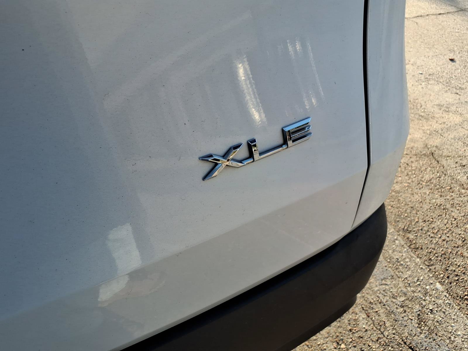 Used 2025 Pearl Toyota XLE image 6