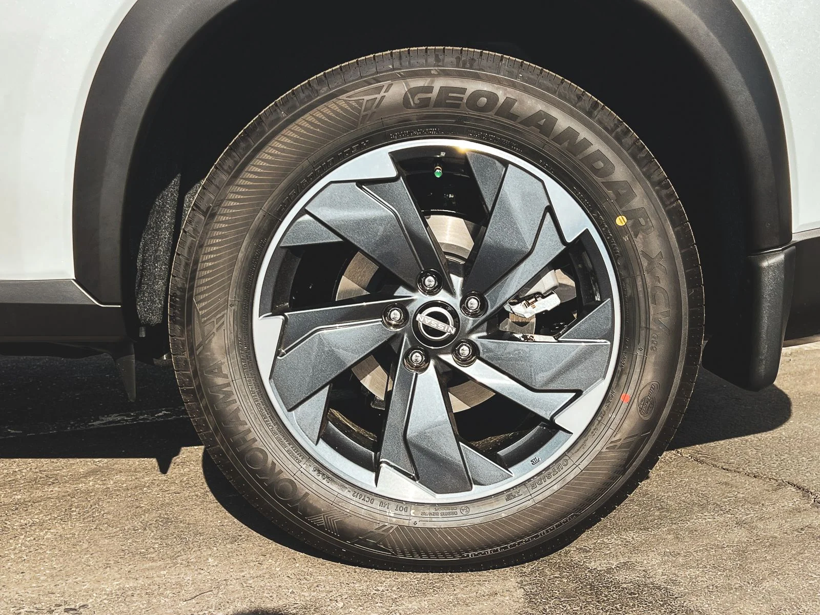 2026 Nissan Rogue Dark Armor - Photo 6