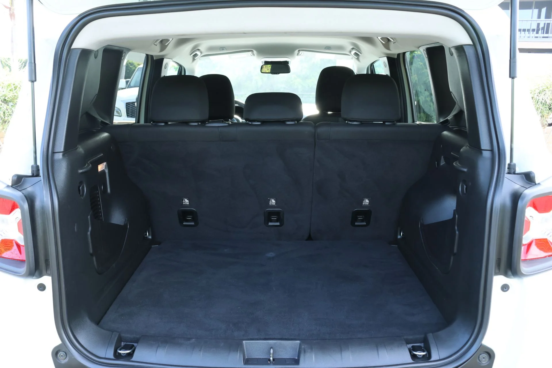Used 2023 White Jeep Trailhawk image 21