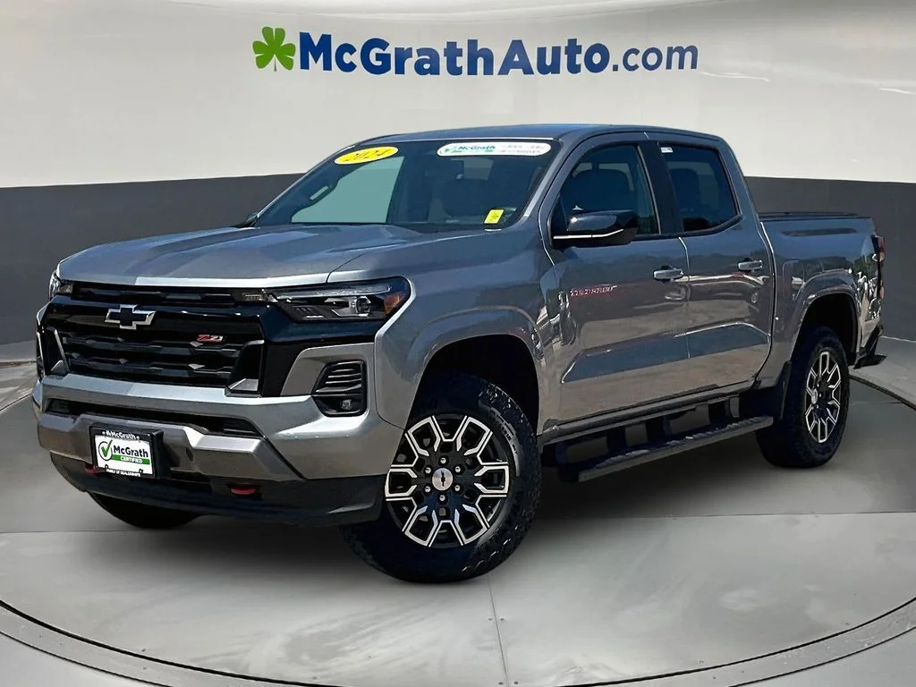 Used 2024 Gray Chevrolet Z71 image 3