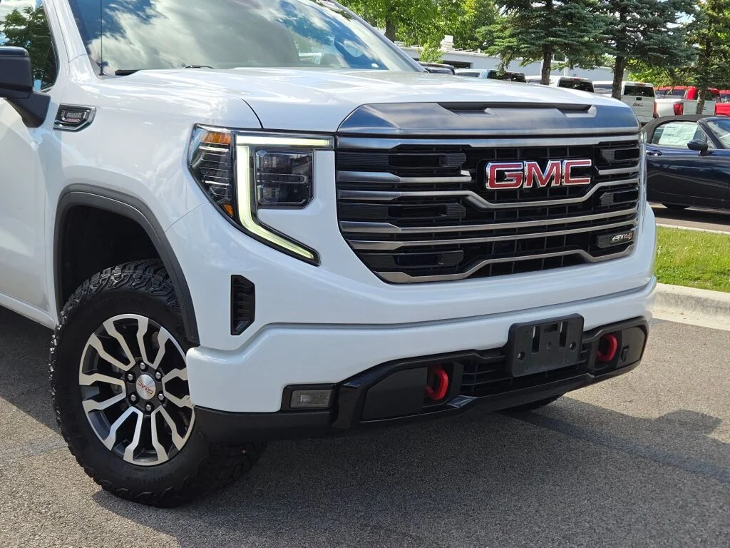 Used 2022 White GMC AT4 image 2