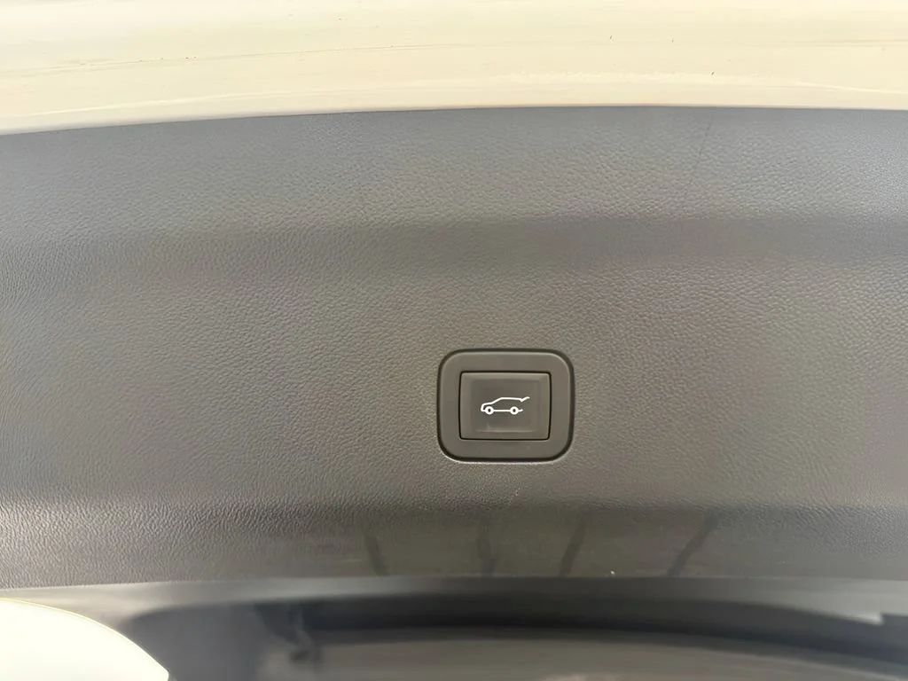 Used 2025 Summit White GMC Denali image 11
