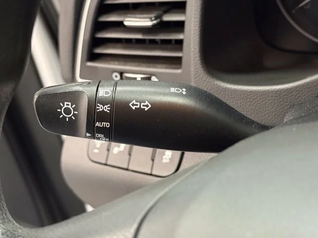 Used 2018 White Hyundai SEL image 20