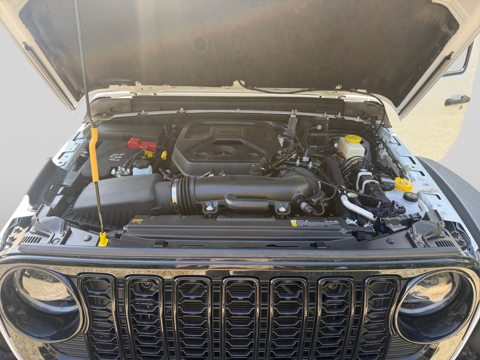New 2026 Bright White Clear-Coat Exterior Paint Jeep  image 20