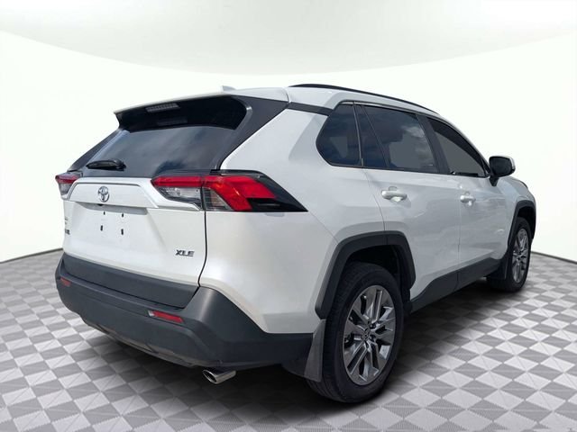 Used 2025 Beige Toyota XLE Premium image 3