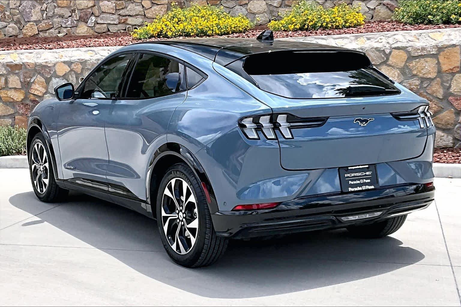 Used 2023 Vapor Blue Metallic Ford Premium image 3