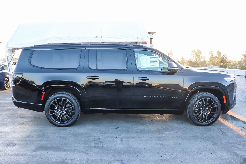 New 2026 Black Jeep Summit Obsidian image 13