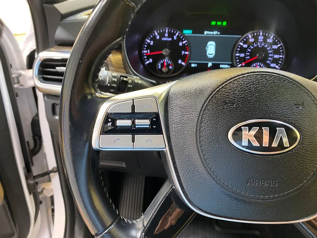 Used 2021 White Kia SX image 36