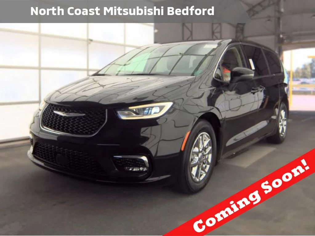 Used 2023 Black Chrysler Touring L image 1