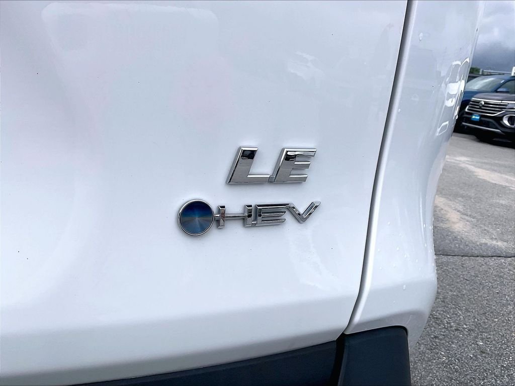 Used 2025 Ice Toyota LE image 26